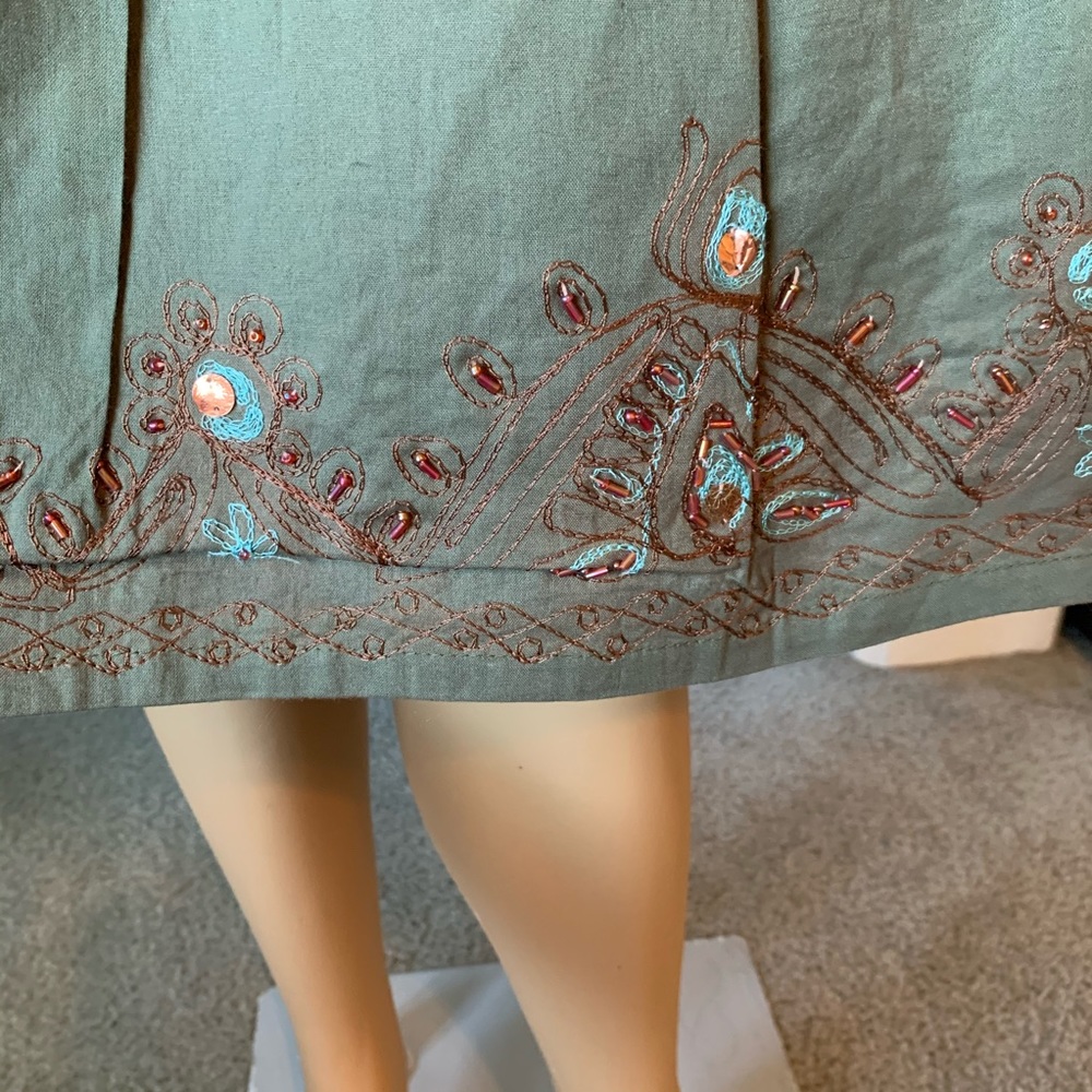 Embroidered pleated skirt - Picture 6 of 8